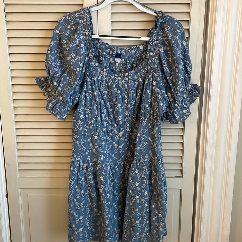 Size large petite embroidered Old Navy dress